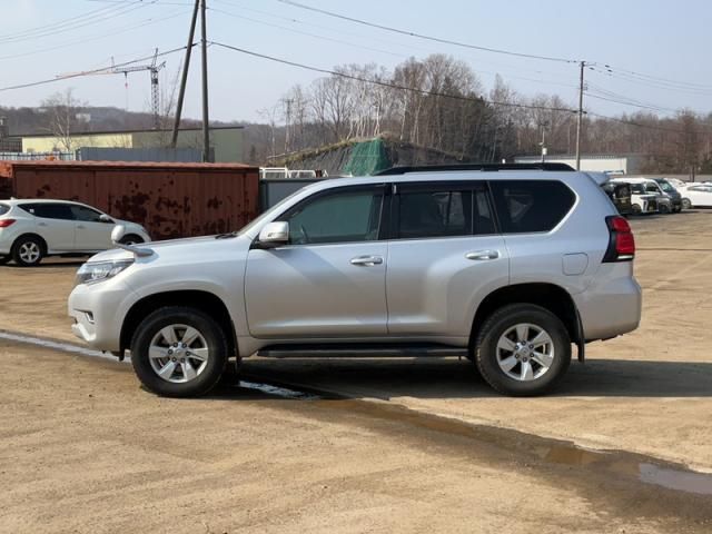 TOYOTA LANDCRUISER PRADO 2018 Image 31