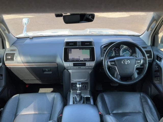 TOYOTA LANDCRUISER PRADO 2018 Image 31