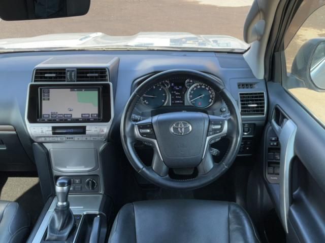 TOYOTA LANDCRUISER PRADO 2018 Image 31