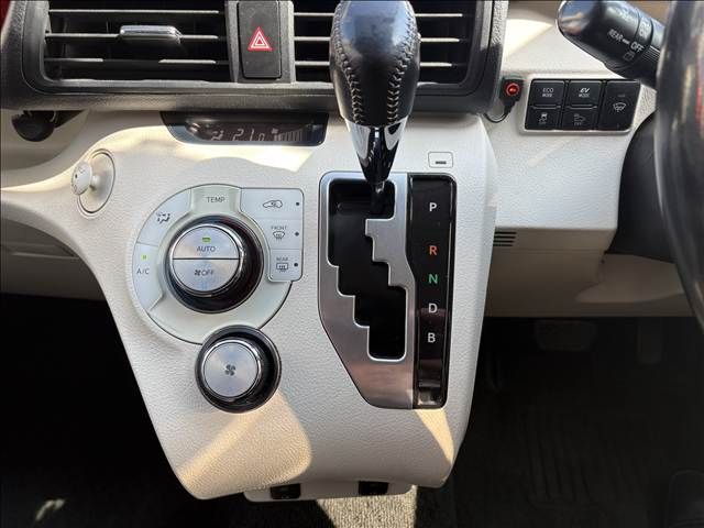 TOYOTA SIENTA HYBRID 2016 Image 31