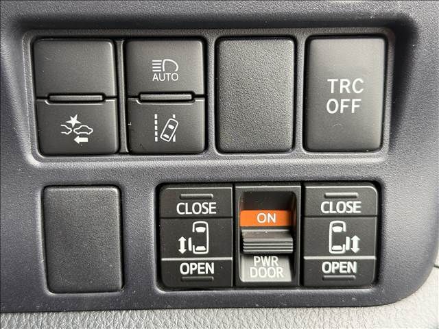 TOYOTA NOAH 2017 Image 31