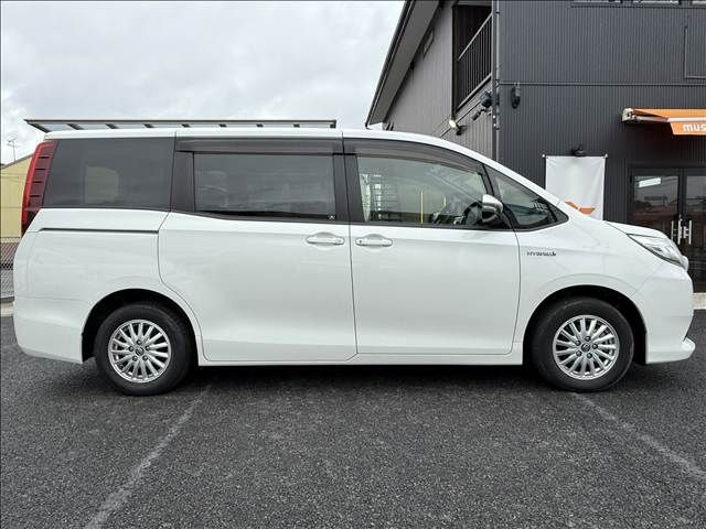 TOYOTA NOAH 2017 Image 31
