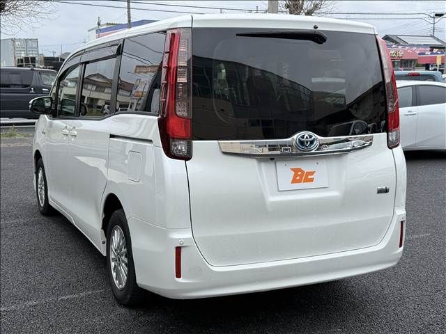 TOYOTA NOAH 2017 Image 31