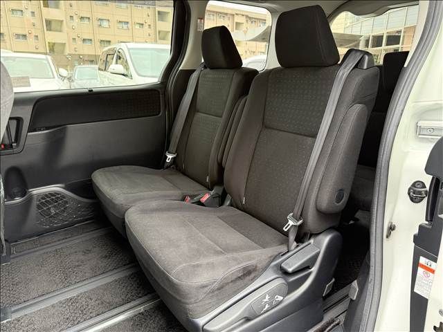 TOYOTA NOAH 2017 Image 31