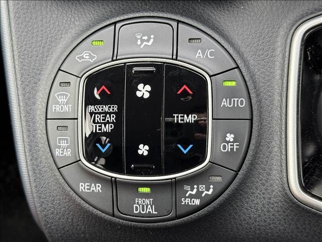 TOYOTA NOAH 2017 Image 31