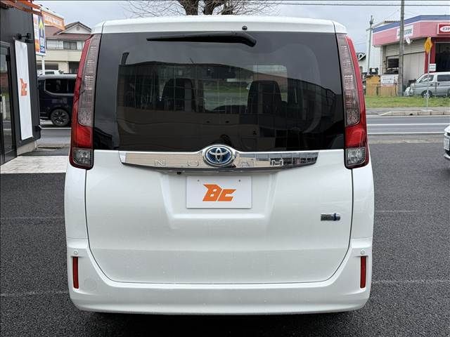 TOYOTA NOAH 2017 Image 31