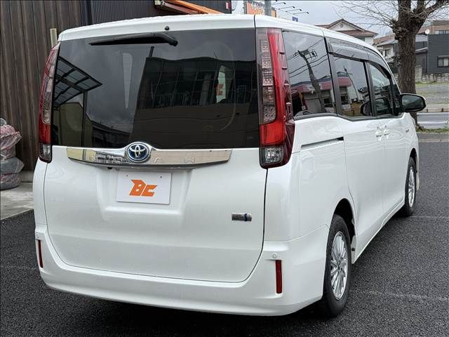 TOYOTA NOAH 2017 Image 31
