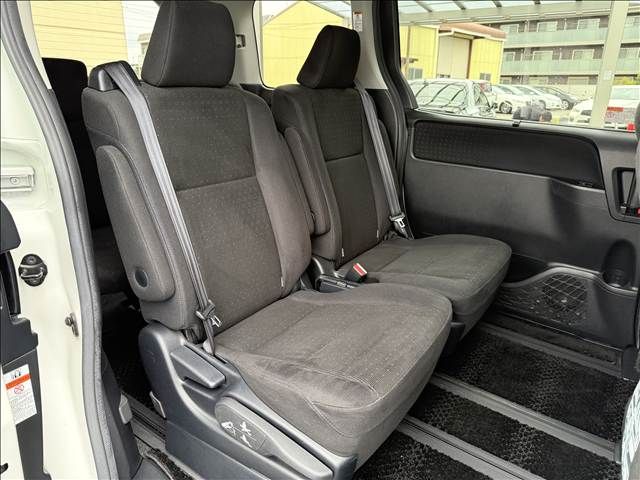 TOYOTA NOAH 2017 Image 31