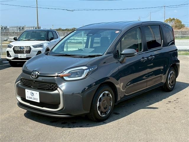 TOYOTA SIENTA HYBRID 2024 Image 31