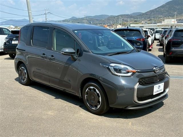 TOYOTA SIENTA HYBRID 2024 Image 31