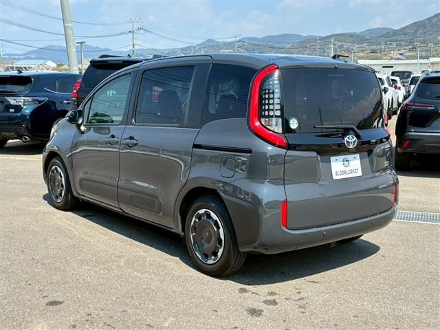 TOYOTA SIENTA HYBRID 2024 Image 31
