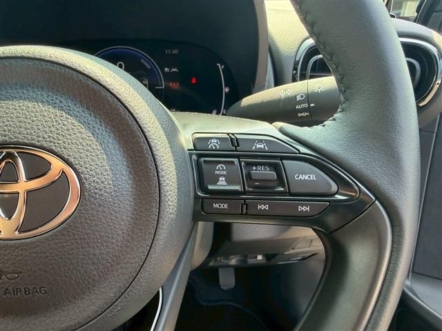 TOYOTA YARIS CROSS HYBRID 2025 Image 31