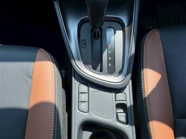 TOYOTA YARIS CROSS HYBRID 2025 Image 31