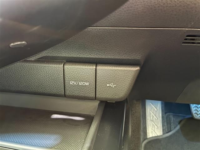 TOYOTA CAMRY HYBRID 2020 Image 31