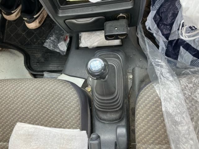 DAIHATSU HIJET TRUCK 4WD 2000 Image 31