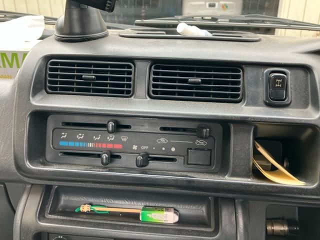 DAIHATSU HIJET TRUCK 4WD 2000 Image 31