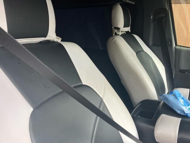 TOYOTA HIACE VAN 2WD 2024 Image 31