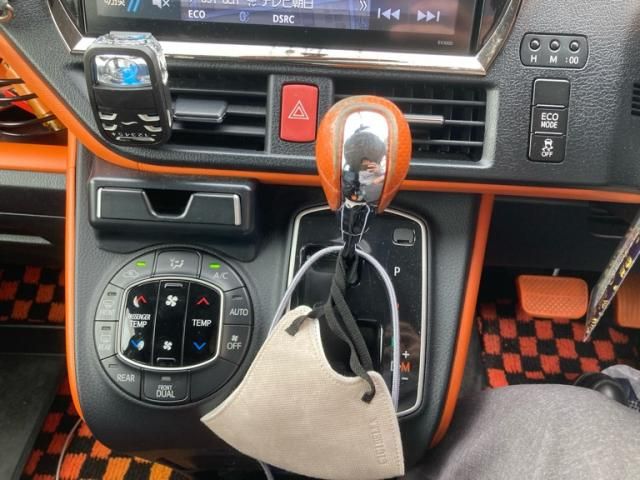 TOYOTA VOXY 2014 Image 31