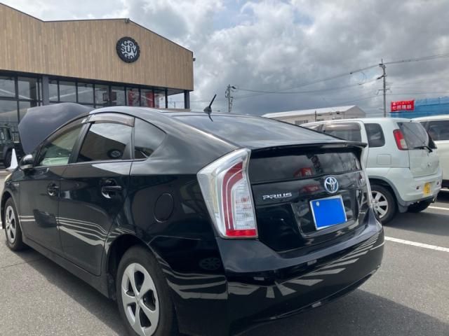 TOYOTA PRIUS 2013 Image 31