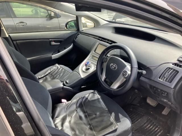 TOYOTA PRIUS 2013 Image 31
