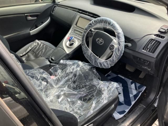 TOYOTA PRIUS 2013 Image 31