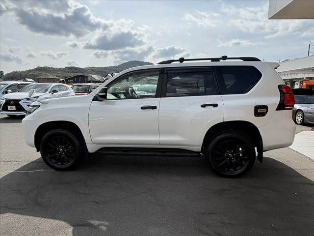TOYOTA LANDCRUISER PRADO 2023 Image 31