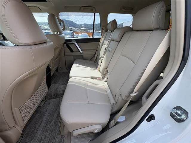 TOYOTA LANDCRUISER PRADO 2023 Image 31
