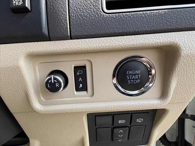 TOYOTA LANDCRUISER PRADO 2023 Image 31