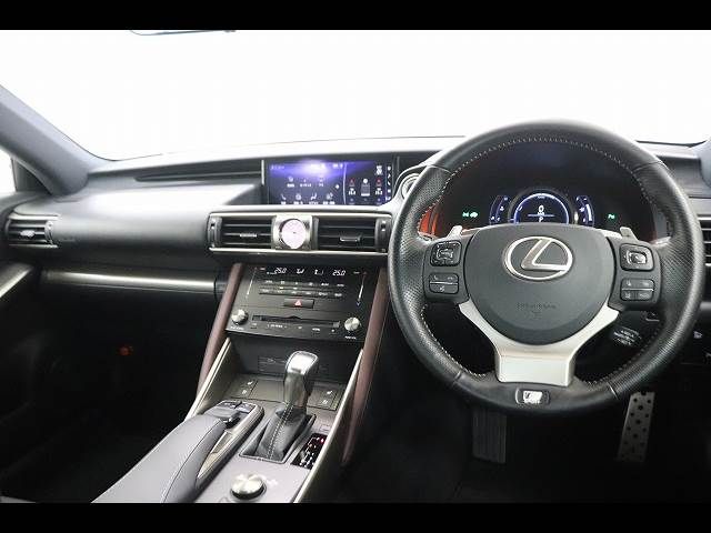 TOYOTA LEXUS IS300H 2017 Image 31