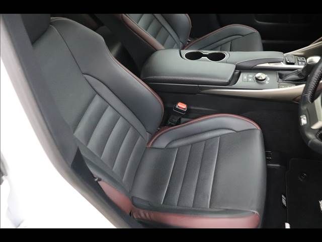 TOYOTA LEXUS IS300H 2017 Image 31