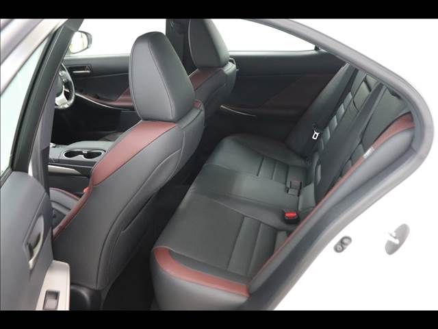 TOYOTA LEXUS IS300H 2017 Image 31