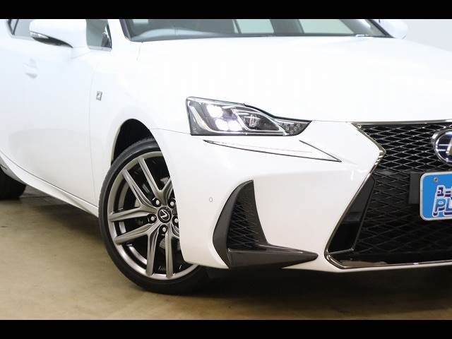 TOYOTA LEXUS IS300H 2017 Image 31