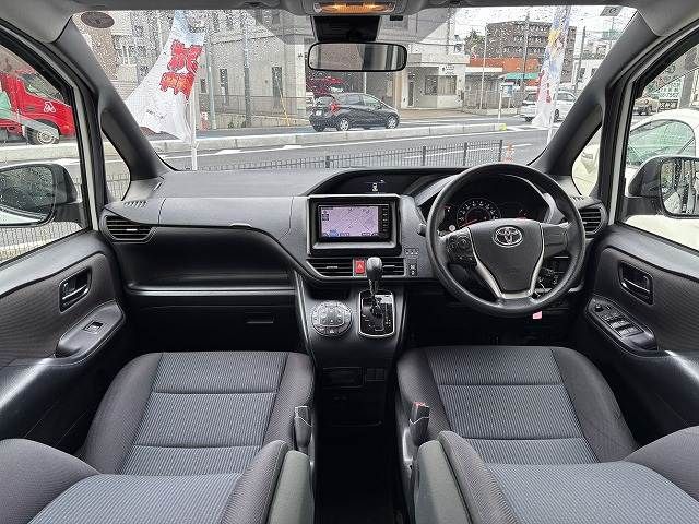 TOYOTA VOXY 2018 Image 31