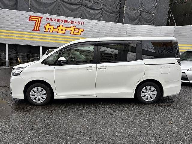 TOYOTA VOXY 2018 Image 31