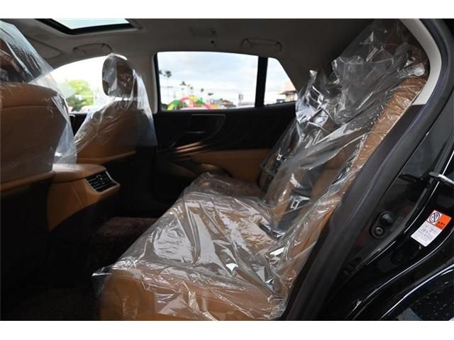 TOYOTA LEXUS LS500H 2020 Image 31