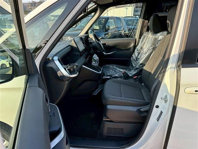 TOYOTA NOAH HYBRID 2024 Image 31