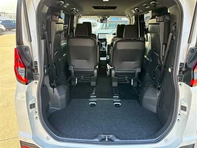 TOYOTA NOAH HYBRID 2024 Image 31