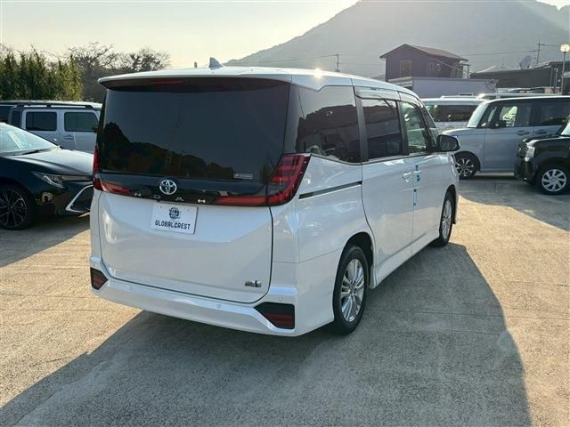 TOYOTA NOAH HYBRID 2024 Image 31