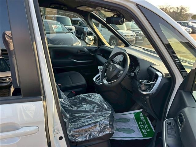 TOYOTA NOAH HYBRID 2024 Image 31