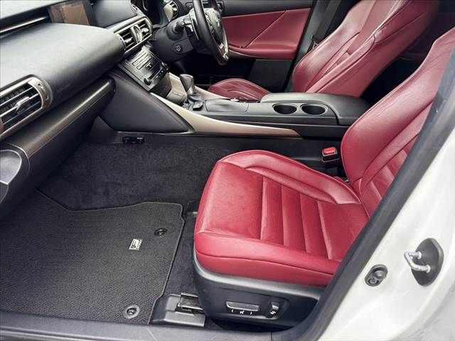 TOYOTA LEXUS IS300H 2013 Image 31