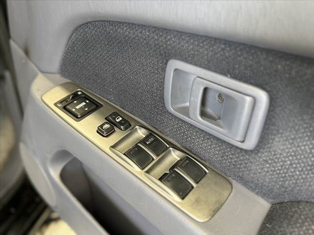 TOYOTA HILUXSURF WAGON 4WD 2000 Image 31