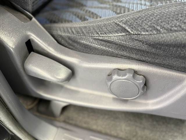 TOYOTA HILUXSURF WAGON 4WD 2000 Image 31