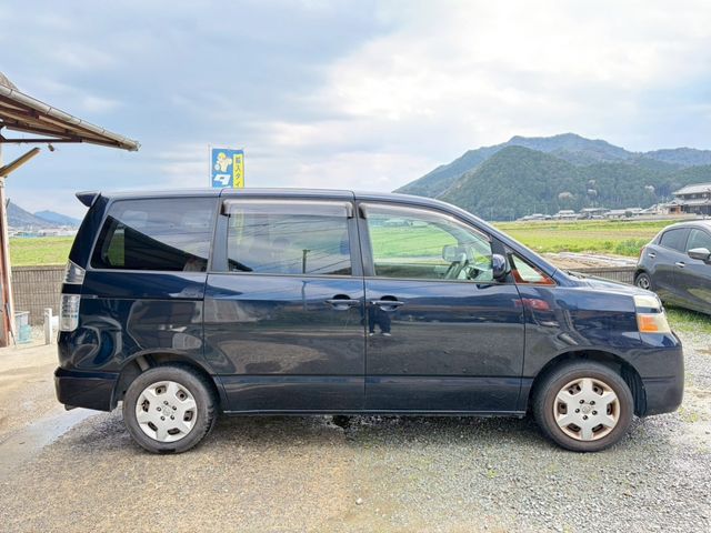 TOYOTA VOXY 2005 Image 31