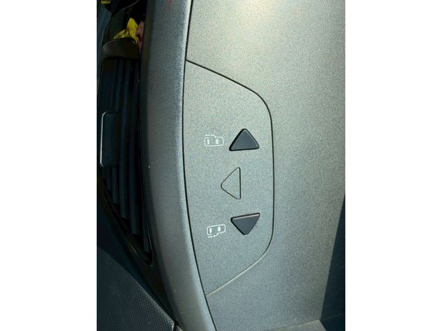 TOYOTA VOXY 2005 Image 31