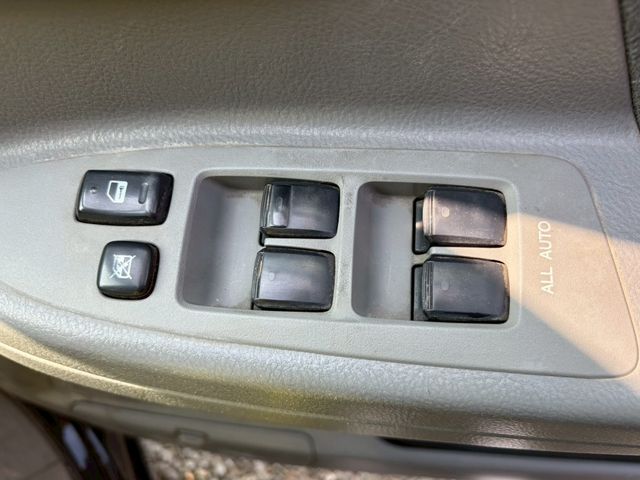 TOYOTA VOXY 2005 Image 31