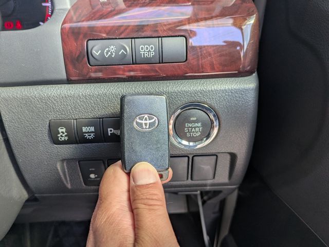 TOYOTA ALPHARD 2013 Image 31