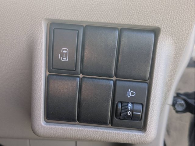 NISSAN ROOX 2011 Image 31