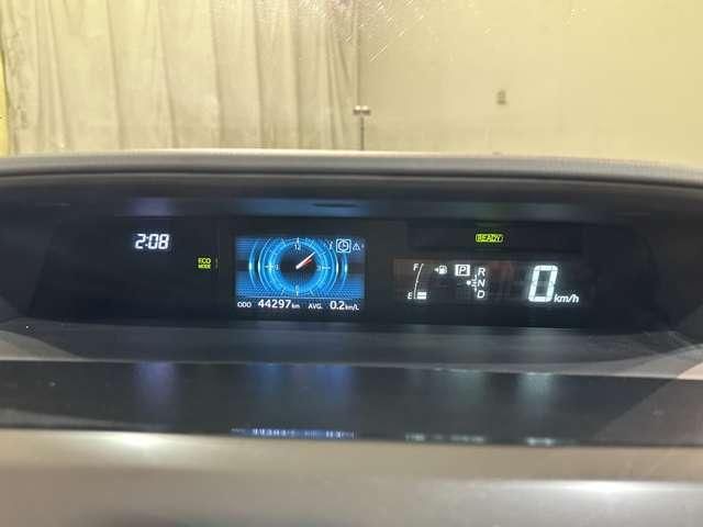 TOYOTA PRIUS ALPHA 2015 Image 31