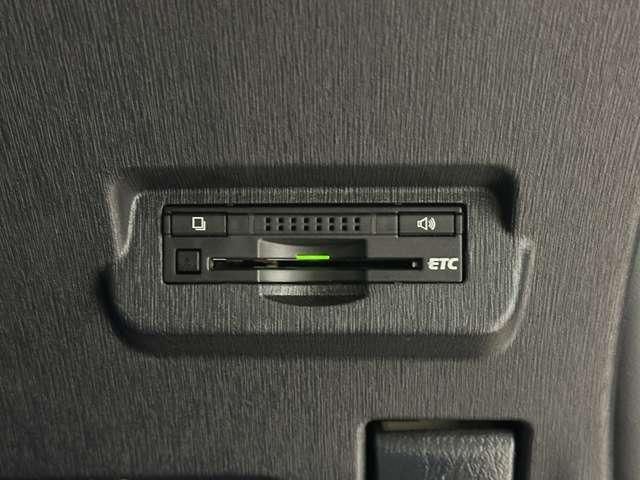 TOYOTA PRIUS ALPHA 2015 Image 31