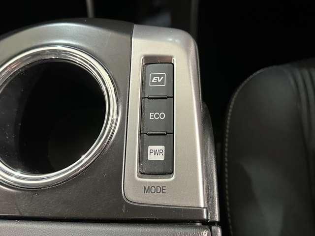 TOYOTA PRIUS ALPHA 2015 Image 31